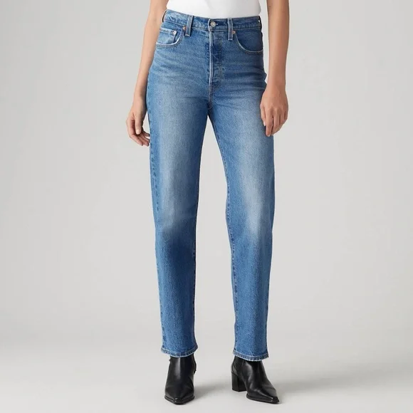 Levi's Women's Light Blue Straight Leg Jeans - Picture 1 of 7